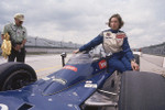 1977: Janet Guthrie foi a primeira mulher a tentar se classificar para a Indy 500. Não conseguiu em 1976, mas, no ano seguinte, classificou-se para a prova e chegou em 29º lugar. Em 1978, obteve o 8º lugar.