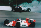 1989: Emerson Fittipaldi e Al Unser Jr. disputavam a vitória, quando o americano perdeu o controle do seu carro e colidiu contra o muro, deixando as coisas mais fáceis para o brasileiro.