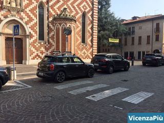 La Mini Countryman BPVi di Francesco Iorio parcheggiata sulle strisce ai Carmini
