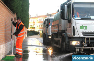 Pulizia strade a Vicenza con operatori AIM