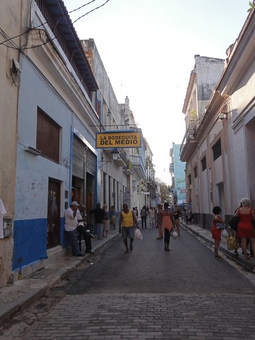 La Habana. Museo de la Revolución, Malecón, Vedado y Cabaret Tropicana. - Cuba. Diez días de enero. (43)