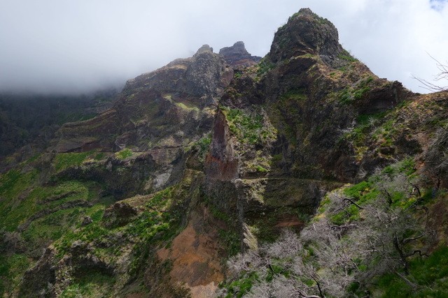 MIRADOR PICO DOS BARCELOS - EIRA DO SERRADO - PICOS AREEIRO/RUIVO (ruta a pie). - Madeira. Los grandes paisajes de una pequeña isla. (36)
