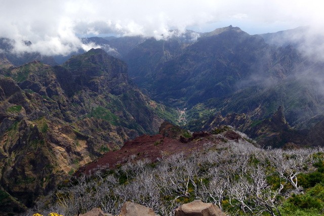 MIRADOR PICO DOS BARCELOS - EIRA DO SERRADO - PICOS AREEIRO/RUIVO (ruta a pie). - Madeira. Los grandes paisajes de una pequeña isla. (42)