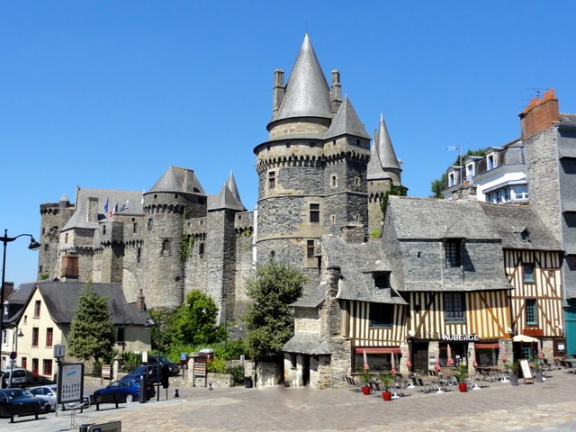 9. Villedieu-Les-Poeles, Fougeres, Vitre, Dinan, Le Mont Saint Michel. - De viaje por Francia: diarios, viajes y excursiones en coche. (11)