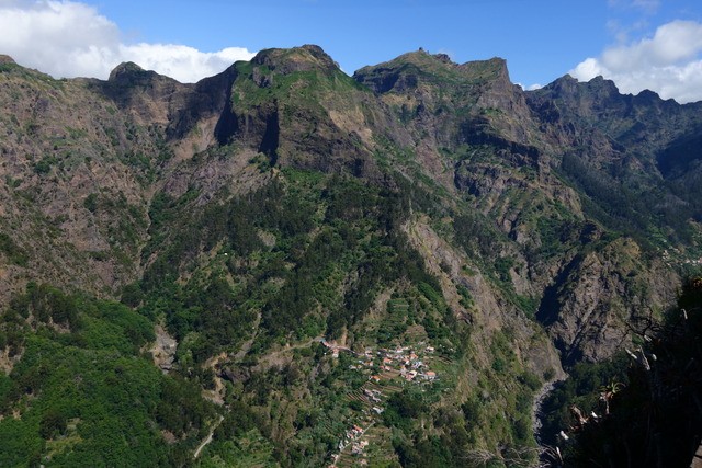 MIRADOR PICO DOS BARCELOS - EIRA DO SERRADO - PICOS AREEIRO/RUIVO (ruta a pie). - Madeira. Los grandes paisajes de una pequeña isla. (10)