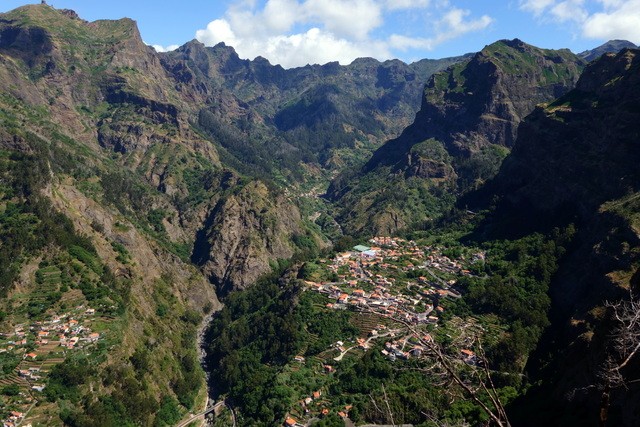 MIRADOR PICO DOS BARCELOS - EIRA DO SERRADO - PICOS AREEIRO/RUIVO (ruta a pie). - Madeira. Los grandes paisajes de una pequeña isla. (8)