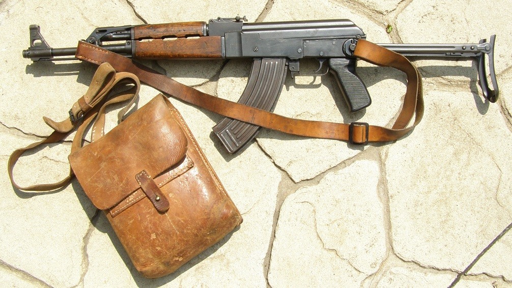 NOS YUGO SLING,LEATHER POUCH & BRASS OILER 
