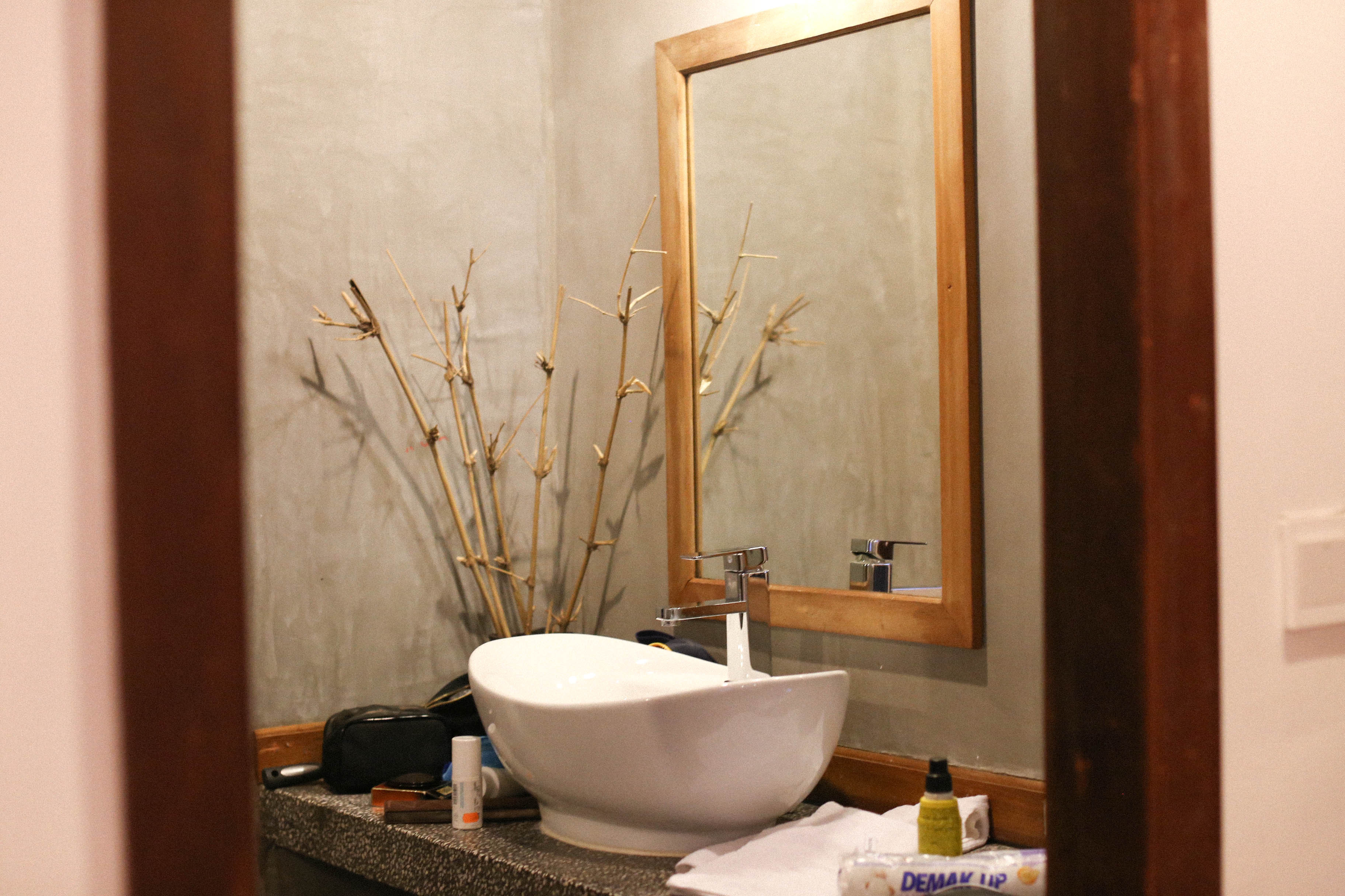 bathroom hotel phnom penh