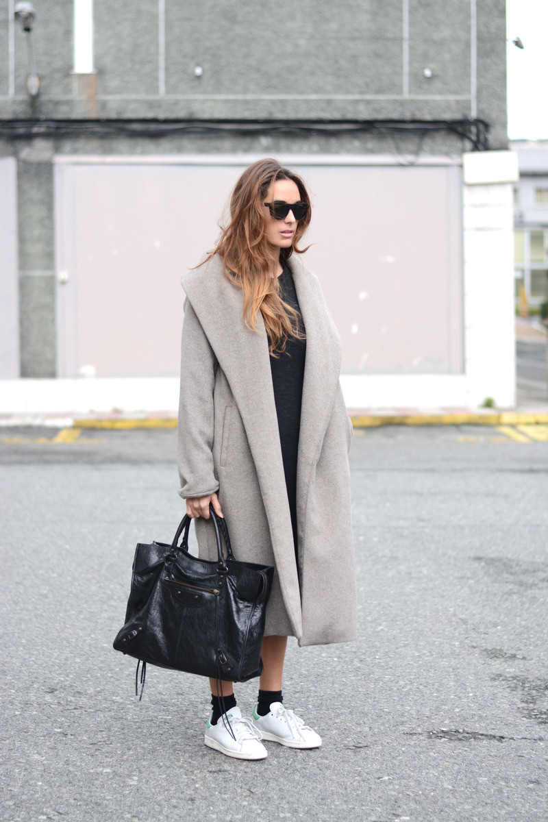 Maxi coat and dress | Maxi coat, Coats for women, Autumn street style