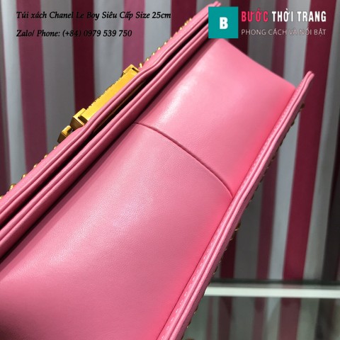 Túi xách Chanel Boy viền xích siêu cấp da cá đuối 25cm màu hồng nhạt - A67086