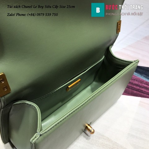 Túi xách Chanel Boy viền xích siêu cấp da cá đuối 25cm màu xanh rêu - A67086