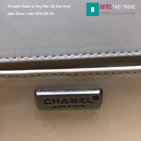 Túi xách Chanel Boy viền xích siêu cấp da cá đuối 25cm màu trắng  - A67086 