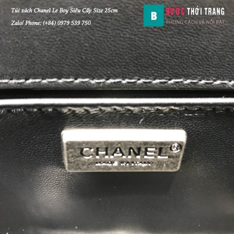Túi xách Chanel Boy viền xích siêu cấp da cá đuối 25cm màu đen vân  - A67086