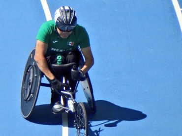 Édgar Navarro gana bronce en atletismo en JP