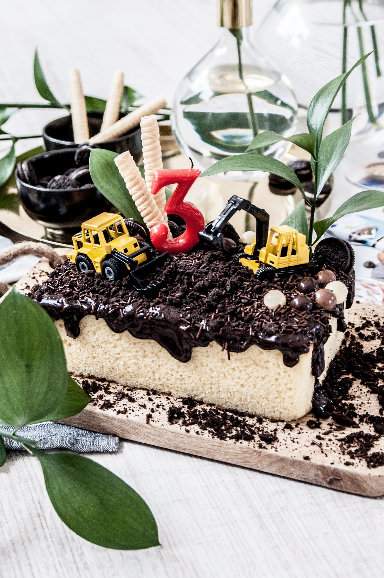 MATEO'S BIRTHDAY CAKE-14235-macarenagea